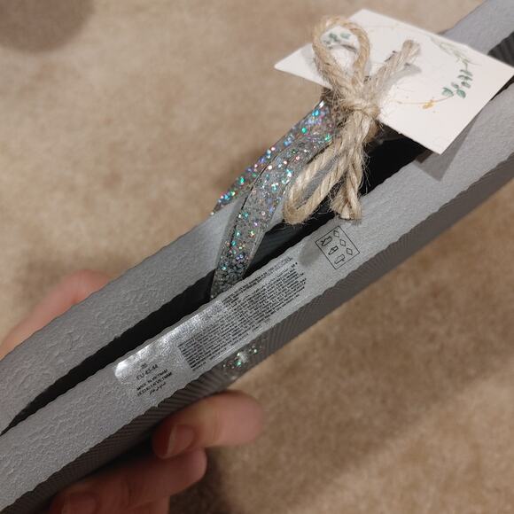 Old Navy size 11 NWOT Grey Gray Flip Flops Sparkle Summertime Cute Wedding - Picture 2 of 9